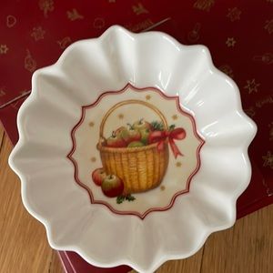 Villeroy and Boch Christmas Toy’s Fantasy Candy Dish Apples
